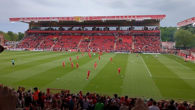 Inside Alte Försterei - Aufwärmendes Team