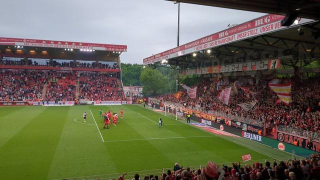Inside Alte Försterei - Das Team wird gefeiert