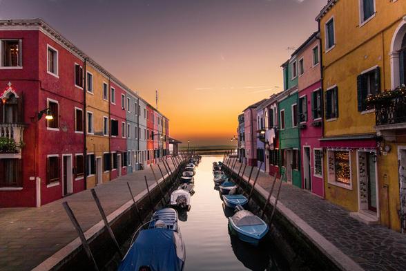 📸 Discover the Hidden Venice — from October to May

Fog, silence, and unexpected beauty. This is Venice as you've never seen it.

Join me on a private photography workshop to Burano, Torcello, and, when accessible, San Francesco del Deserto.
These sessions are perfect for photographers who want more than clichés—quiet alleys, soft lagoon light, mist-covered canals, and real local life.

Combine it with a Twilight and Sunrise workshop for a truly unforgettable experience.

➡️ Info and bookings: https://www.msecchi.com/journal/photography-workshop-burano-torcello-venice

#PhotographyWorkshop #VenicePhotography #Burano #TravelPhotography #FoggyVenice #MarcoSecchiWorkshops #HiddenVenice