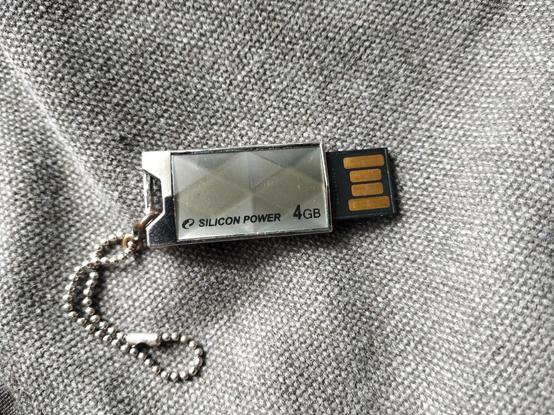 Silicon Power 4GB flash drive