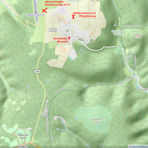 Karte von Vielbrunn und Umgebung, ganz im Süden liegt Eulbach.
Eingezeichnet sind die Position des Wachturms "Im oberen Haspel", die Wetterstation mit Planetenweg und der Fünfröhrenbrunnen.
(Bild: OpenStreetMap Screenshot und eigene Bearbeitungen)