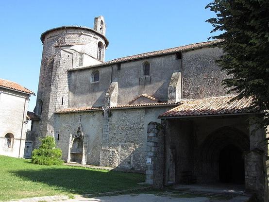 Cathédrale Notre-Dame de la Sède à #SaintLizier (#Ariège) Du Moyen-Age au XVIIe siècle, Saint-Lizier a possédé deux cathédrales. La cathédrale de la Sède a été bâtie au XIIe siècle sur l'emplacement d'une basil...
Suite 👉 https://monumentum.fr/monument-historique/pa00132944/saint-lizier-cathedrale-notre-dame-de-la-sede
#Patrimoine #MonumentHistorique
Photo CC-BY-SA 4.0 : Nina 76