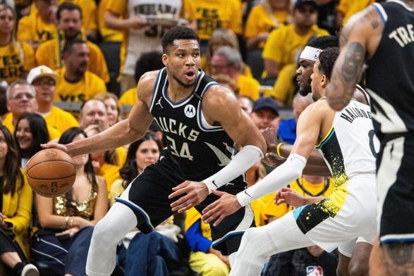 Central Notes: Giannis, Bucks, Cavs, Bulls Centers