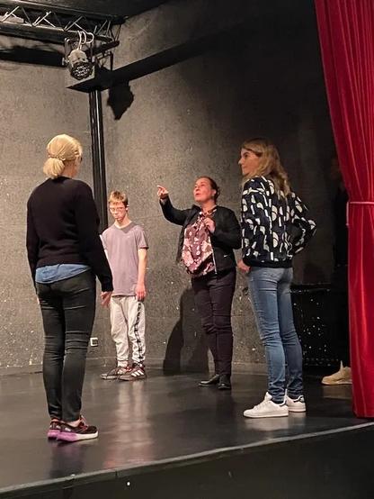 Le théâtre au service de la formation en hôtellerie-restauration : une innovation pédagogique à l’EnK, le restaurant d'application du lycée Louis-Bascan, à Rambouillet (78).