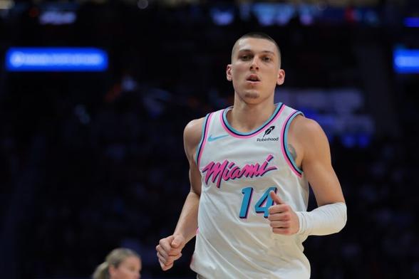 Southeast Notes: Herro, Burks, Hawks, Suggs