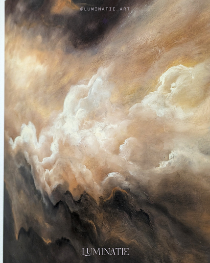 Peinture acrylique d'un ciel nuageux dans les tons ocres, avec en premier plan des nuages sombres et en second plan des éclaircis.