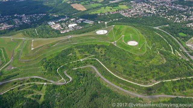 An aerial photo of the spoil heap Hoheward with the Horizon Observatory at the top.