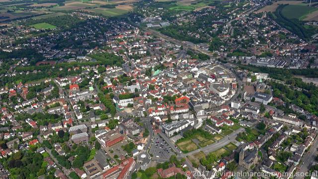 An aerial photo of the center of recklinghausen with houses sourrounded by trees.
