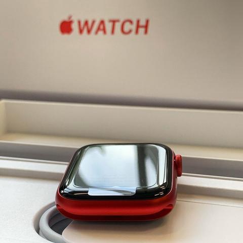 Apple Watch 6 in rot.
