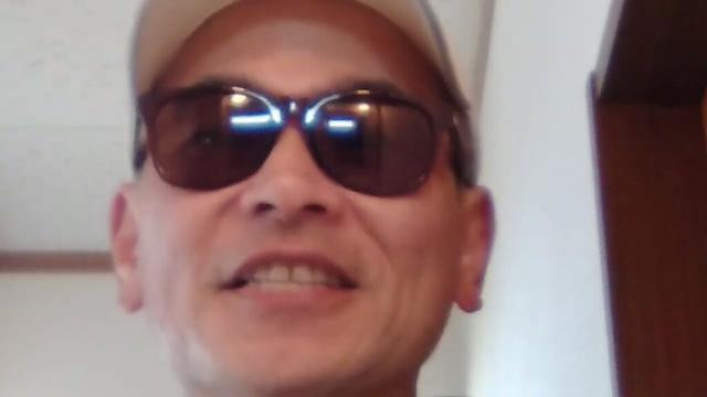 自己流ヒゲを剃る (ピンボケです)