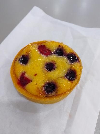 Berries almond tart