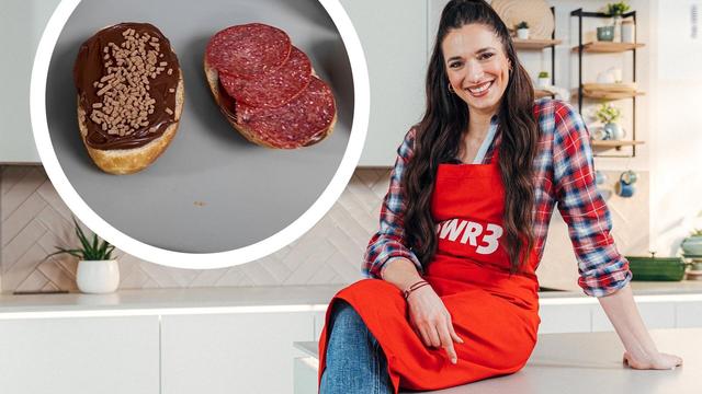 Sally Özcan zeigt, welche 3 Essens-Jugendsünden sie gerne gegessen hat. Darunter ein Brötchen mit Schokocreme und Salami. (Foto: SWR3)