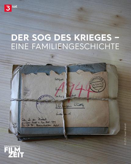 Bildbeschreibung: In seinem Familienarchiv findet Filmemacher Christoph Boekel Bündel von Briefen, die sich seine Eltern in der Kriegszeit geschickt haben. Sein Vater verstand seine Briefe als Material für einen Roman, den er schreiben wollte. Foto: Axel Brandt. Filmtitel auf dem Bild: Der Sog des Krieges - eine Familiengeschichte.