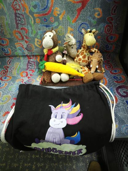 Reisepony, Kami, Zuppi und Manni auf dem Bussitz
