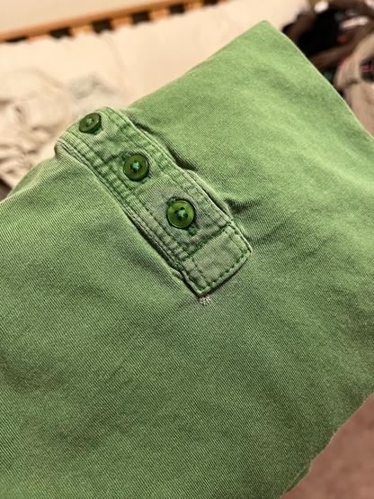 Green Henley tee. Nearly-unnoticeable darn at the corner of the button placket using the “bunch of blanket stitches then cinch them tight” method that is my current fave for tiny holes in tshirt knits.