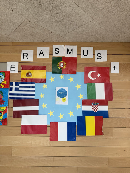 Erasmus plus programan parte hartu duten herrialde guztien murala.