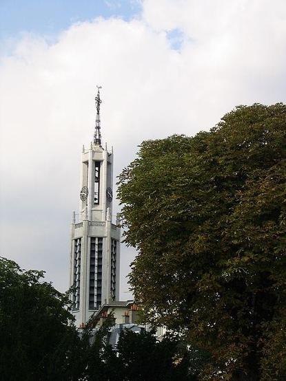 Eglise Sainte-Agnès à #MaisonsAlfort (#ValDeMarne) L'un des premiers chantiers du cardinal et l'une des réalisations cultuelles les plus novatrices de son époque, l'église Sainte-Agnès est construite de 1932 à ...
Suite 👉 https://monumentum.fr/monument-historique/pa00079888/maisons-alfort-eglise-sainte-agnes
#Patrimoine #MonumentHistorique
Photo CC-BY-SA 4.0 : Thesupermat