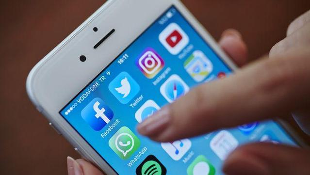 Alerten d'una nova manera de robar el compte de WhatsApp (iStock)