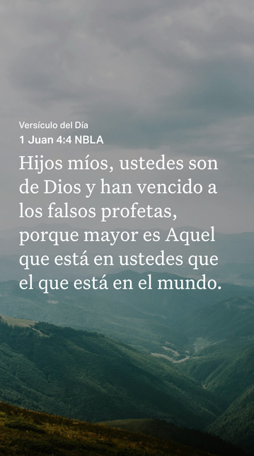Texto bíblico sobre una fotografía de un paisaje panorámico de valles y cordilleras desde lo alto.

Primera de Juan 4 4 (Nueva Biblia de las Américas):
Hijos míos, ustedes son de Dios y han vencido a los falsos profetas, porque mayor es Aquel que está en ustedes que el que está en el mundo.