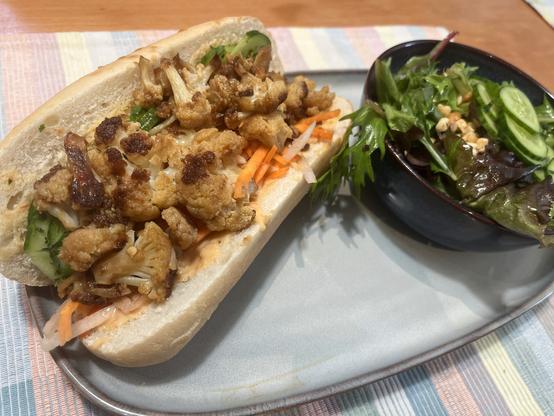un sandwich Banhmi, como descrito