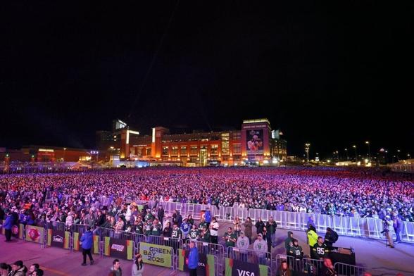 Commanders owner envisions 1 million fans at ’27 NFL draft on the Mall