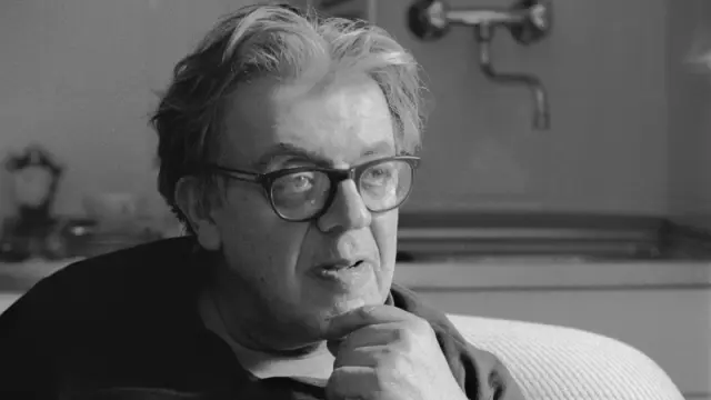 Schwarz-weiß Fotografie von Erich Fried
Bildquelle: https://attitudeblog.org/2017/09/25/was-es-ist/