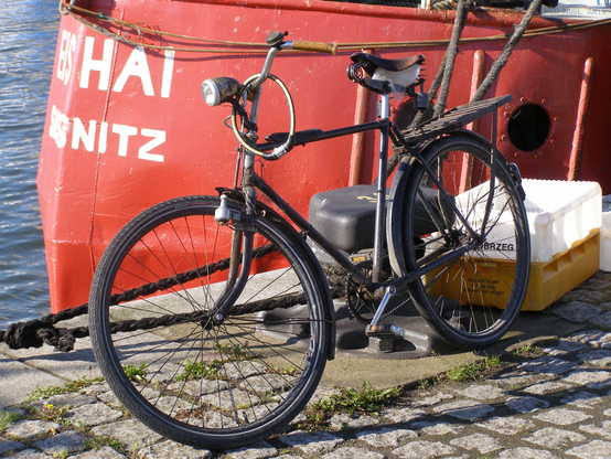 Altes Fahrrad am Hafen