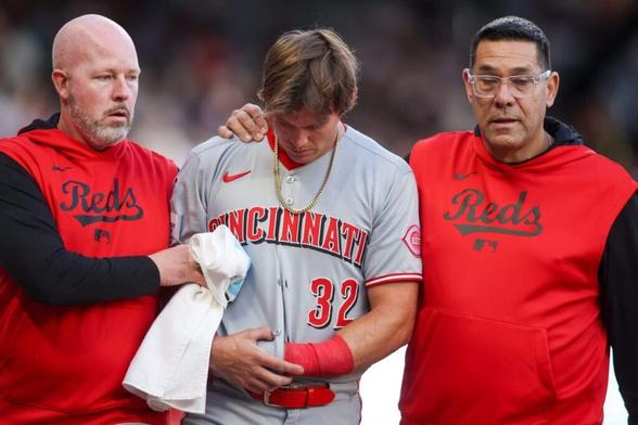 Reds’ Tyler Callihan departs game with broken forearm after crashing into wall