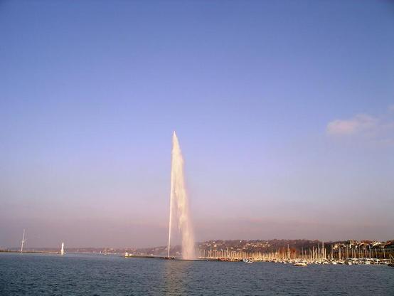 Photograph of fountain on Lake Geneva, taken by Tuyet Nguyen