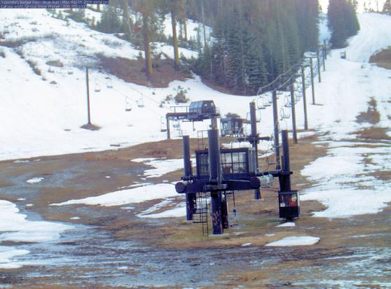 Yosemite Hospitality operates a webcam at the Badger Pass Ski Area so you can check current conditions and activity.
