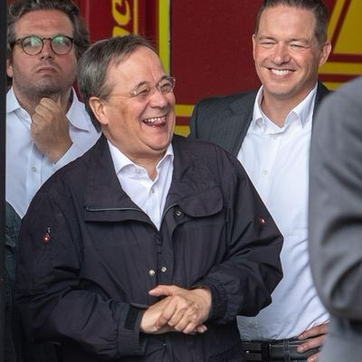 Armin laschet lacht