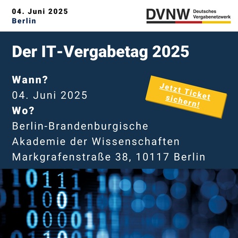 Oben links in dunkelblauer Schrift ‚04. Juni 2025 – Berlin‘, oben rechts das Logo des Deutschen Vergabenetzwerks (DVNW). Darunter auf dunkelblauem Hintergrund in großen weißen Lettern der Titel ‚Der IT-Vergabetag 2025‘. Darunter zwei Abschnitte: ‚Wann? 04. Juni 2025‘ und ‚Wo? Berlin-Brandenburgische Akademie der Wissenschaften, Markgrafenstraße 38, 10117 Berlin‘. Rechts daneben ein schräg gestelltes gelbes Rechteck mit dem Aufruf ‚Jetzt Ticket sichern!‘. Im unteren Bildbereich eine unscharfe, in Blautönen gehaltene Bokeh-Optik mit überlagertem Binärcode (0 und 1).