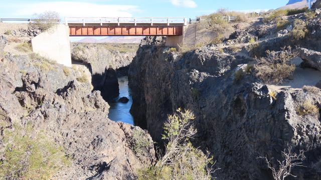 Über den Canion führt die Ruta 40... Da gibt es schon eine bessere Brücke