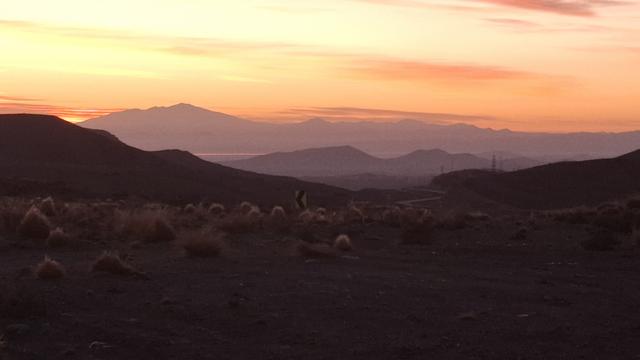 Die Sonne kommt raus...taucht die Berge in sattes Orange