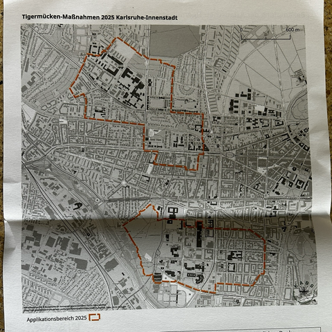 Karte von Karlsruhe Innenstadt mit markiertem Gebiet mit Tigermücken-Maßnahmen.