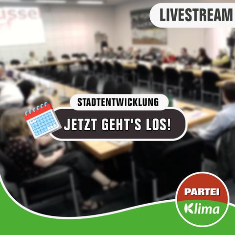 Zu sehen ist eine unscharfe Totale des Sitzungssaals im Düsseldorfer Rathaus. Viele Menschen sitzen an Tischen zusammen, die gemeinsam ein Rechteck bilden. In der Mitte des Bildes steht "Stadtentwicklung" in einem weißen abgerundeten Kästchen. Darunter steht in einem anthrazitfarbenen abgerundeten Kästchen "Jetzt geht's los!". Am unteren Ende des Bildes fließt unsere grüne Wandelwelle und das Die PARTEI-Klima-Fraktionslogo.