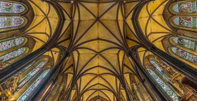 Скляпенні кафедральнага сабора ў Солсберы (Велікабрытанія).

#wikipedia #SalisburyCathedral #BritishArchitecture