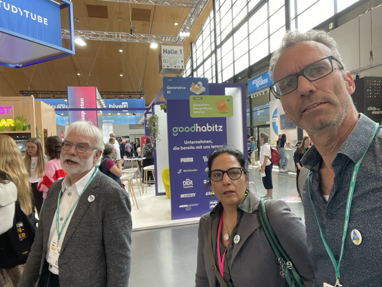 Karlheinz, Giovanna und ich beim Schlendern im Messegetümmel
