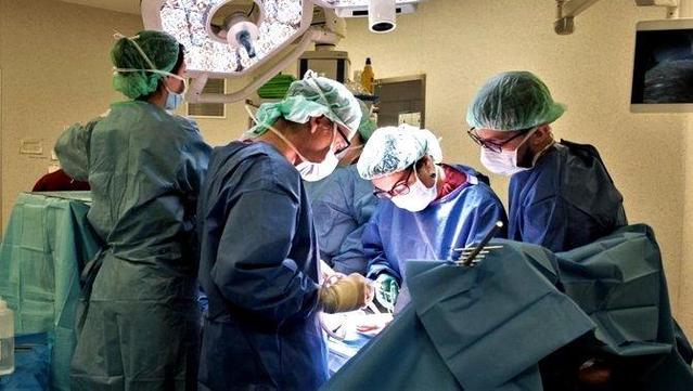 Han utilitzat una tècnica molt nova, una mena de bypass per garantir el reg sanguini (Hospital de Bellvitge)