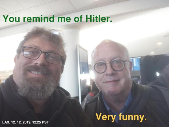 12. Dezember 2019, mittags.
Unter hunderten von Wartend:*:Innen im Flughafen von Los Angeles spreche ich einen Fremden an:
"You remind me of Hitler."
Mike Godwin (deadpan):
"Very funny."