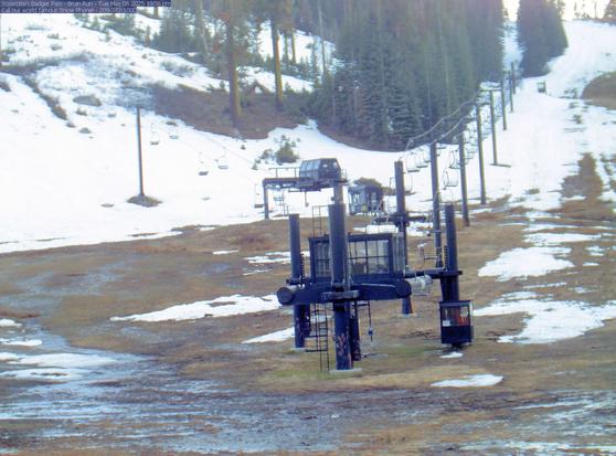 Yosemite Hospitality operates a webcam at the Badger Pass Ski Area so you can check current conditions and activity.