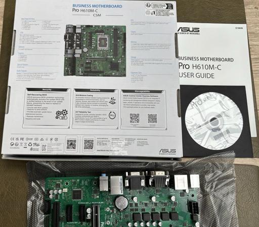 Foto von der Verpackung und das ASUS Mainboard.