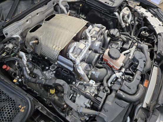 An M177 motor with top trim and air filter boxes removed to replace spark plugs and coils