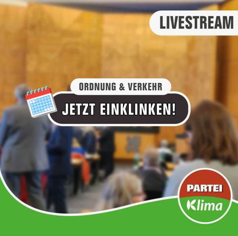 Zu sehen ist eine Totale des Plenarsaals unseres Düsseldorfer Rathauses. In einem weißen Kasten mit abgerundeten Ecken steht in anthrazitfarbener Sprache "Ordnung & Verkehr". Darunter steht in einem anthrazitfarbenen Kasten mit weißen Buchstaben: „Jetzt einklinken!" 🙂