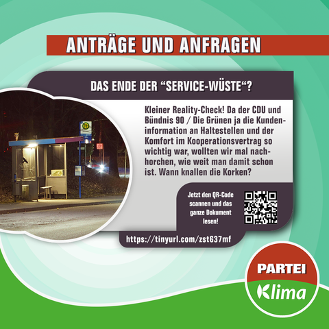 Zu sehen ist eine Bushaltestelle in unmittelbarer Nähe zur Straße.