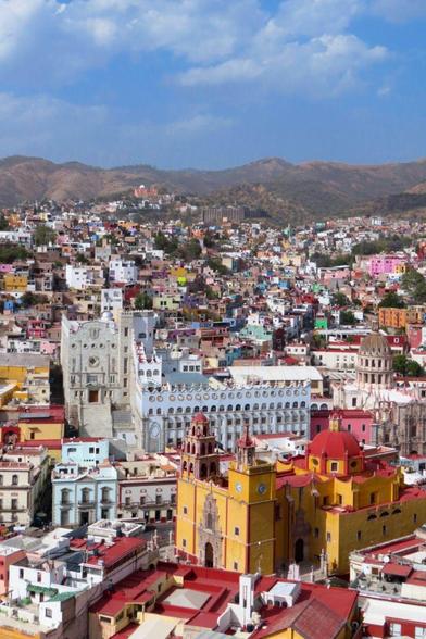 Vidaĵo panorama de la urbeto Guanajuato [Gŭanaĥŭato] en Meksiko