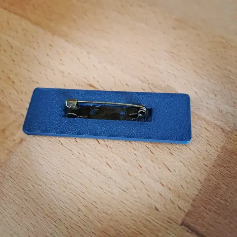 Dos du badge où on peut voir la broche.