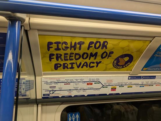 Una pubblicità di Mullvad VPN nella metropolitana di Londra