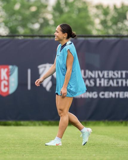 LaBonta cheesin during training