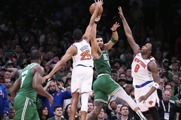 Time for Celtics to sound the alarm, though it’s never over in Boston-New York Border War
